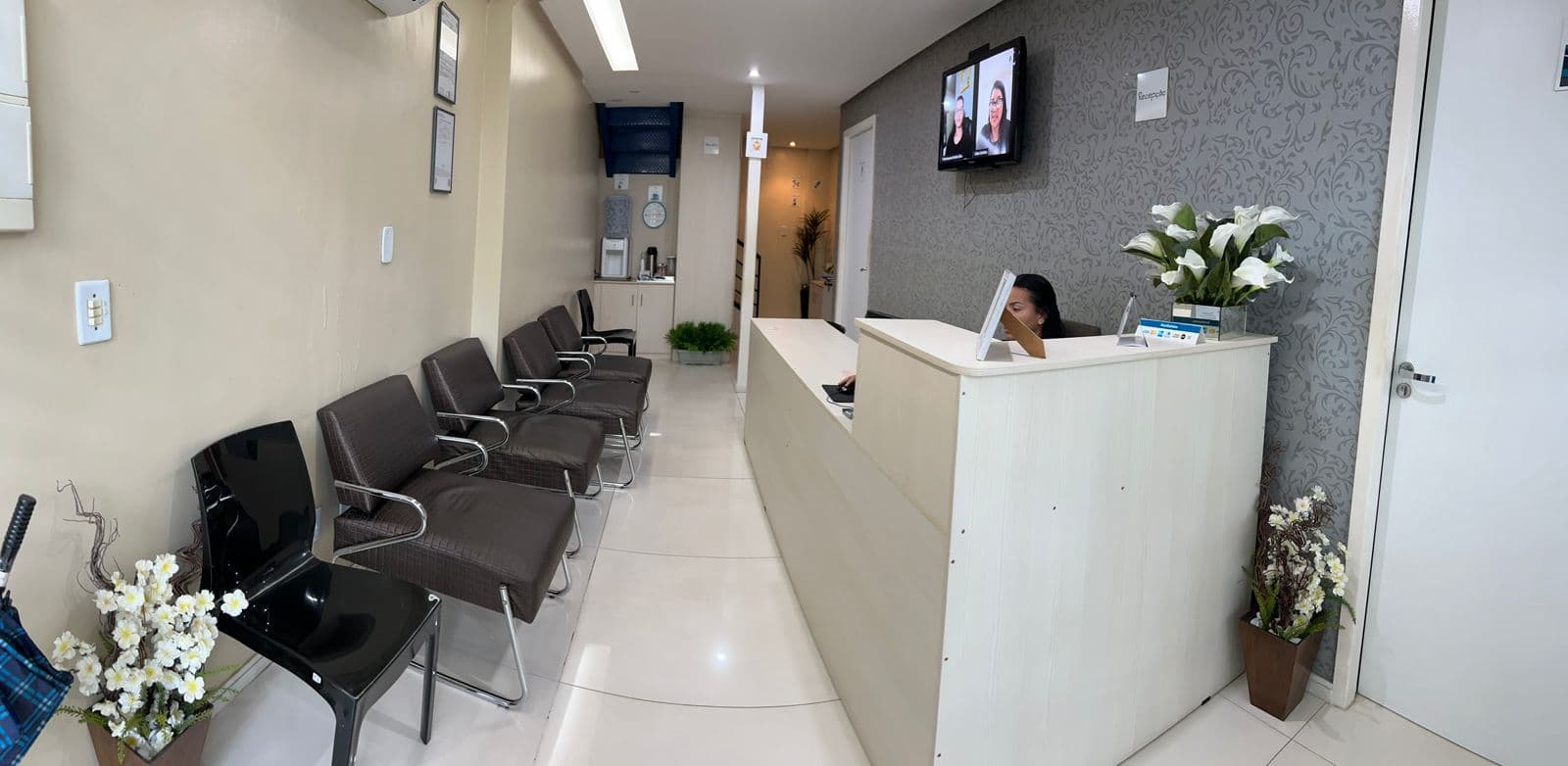 Recepção da clínica Santé — ambiente acolhedor